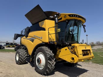 2025 New Holland CR9.90 Equipment Image0
