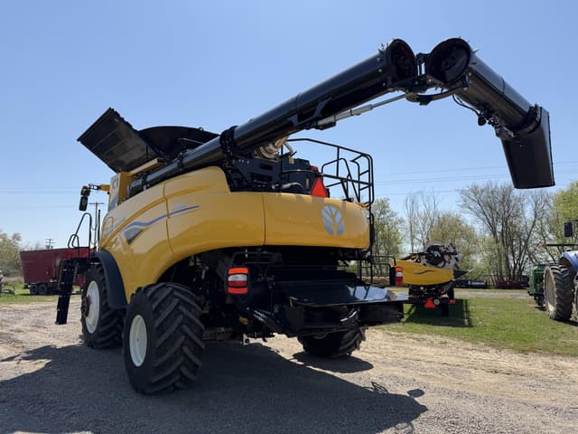 Image of New Holland CR9.90 equipment image 2