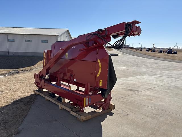 Image of New Holland 210 equipment image 2