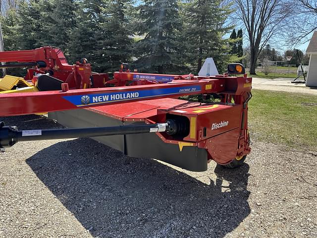 Image of New Holland 210 equipment image 2