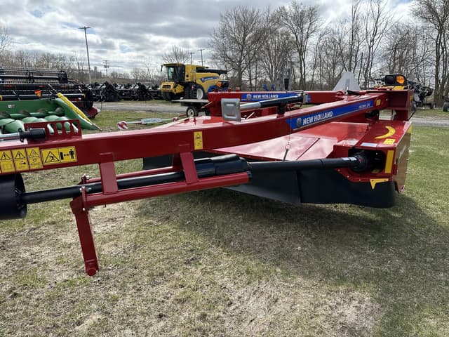 Image of New Holland 210 equipment image 1