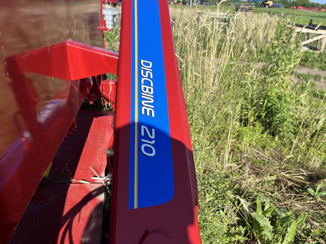 Image of New Holland 210 Image 1