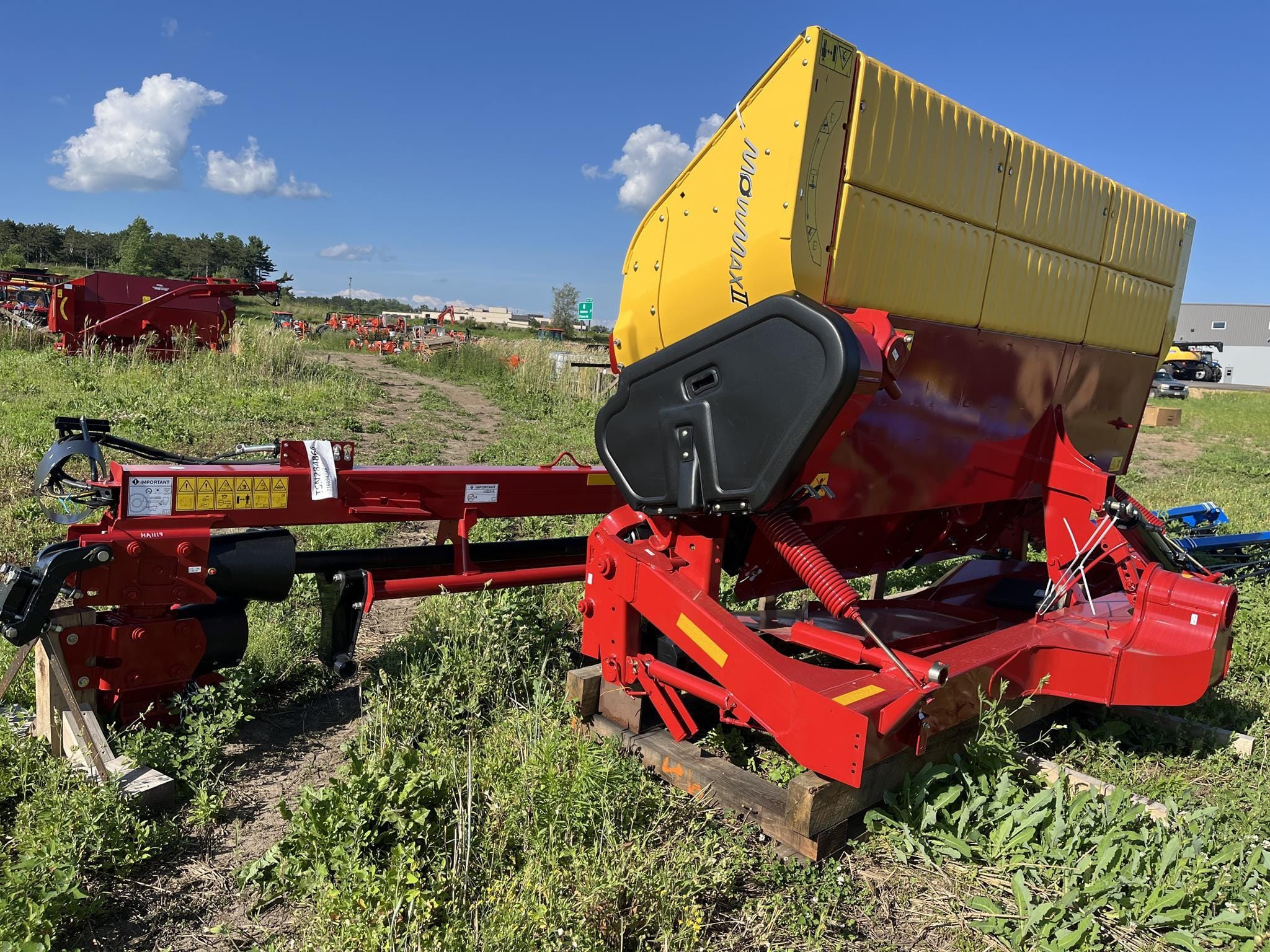 2025 New Holland 312 Plus Equipment Image0