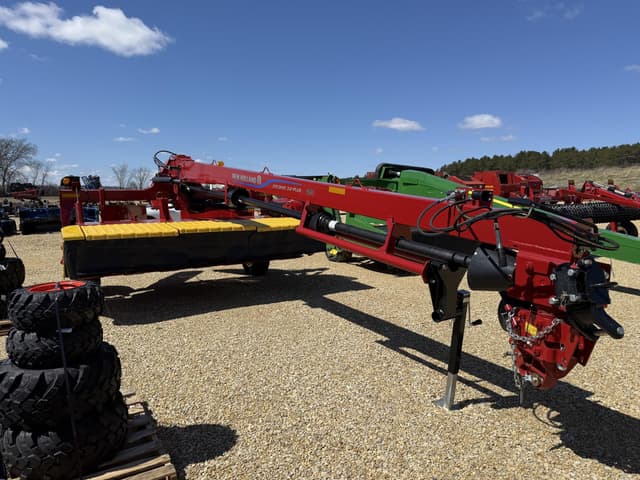 Image of New Holland 312 equipment image 4