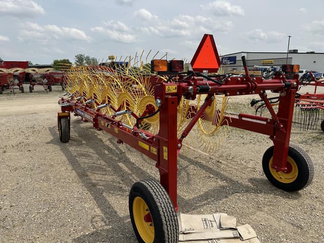 Image of New Holland Duravee 1225 equipment image 2