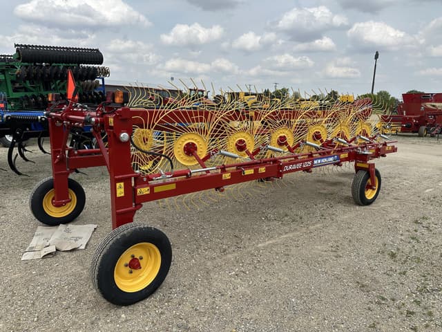Image of New Holland Duravee 1225 equipment image 4
