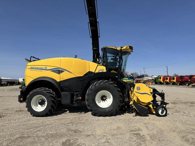 Image of New Holland FR650 equipment image 4