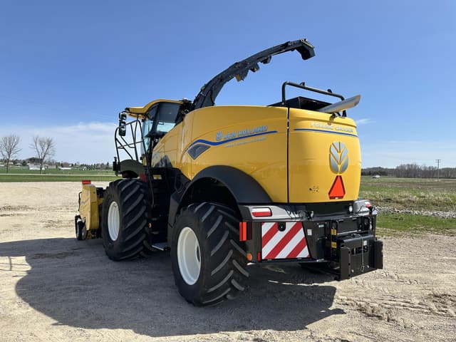 Image of New Holland FR650 equipment image 2