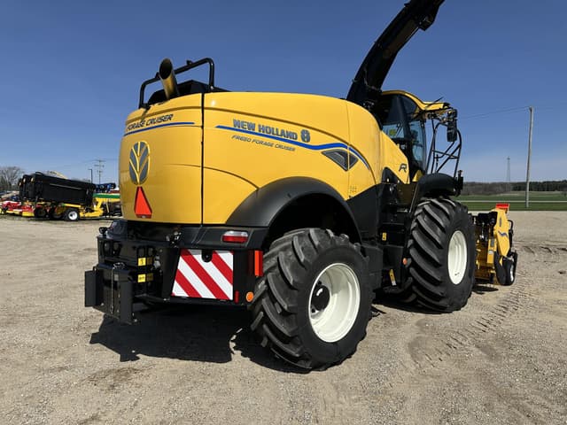 Image of New Holland FR650 equipment image 4