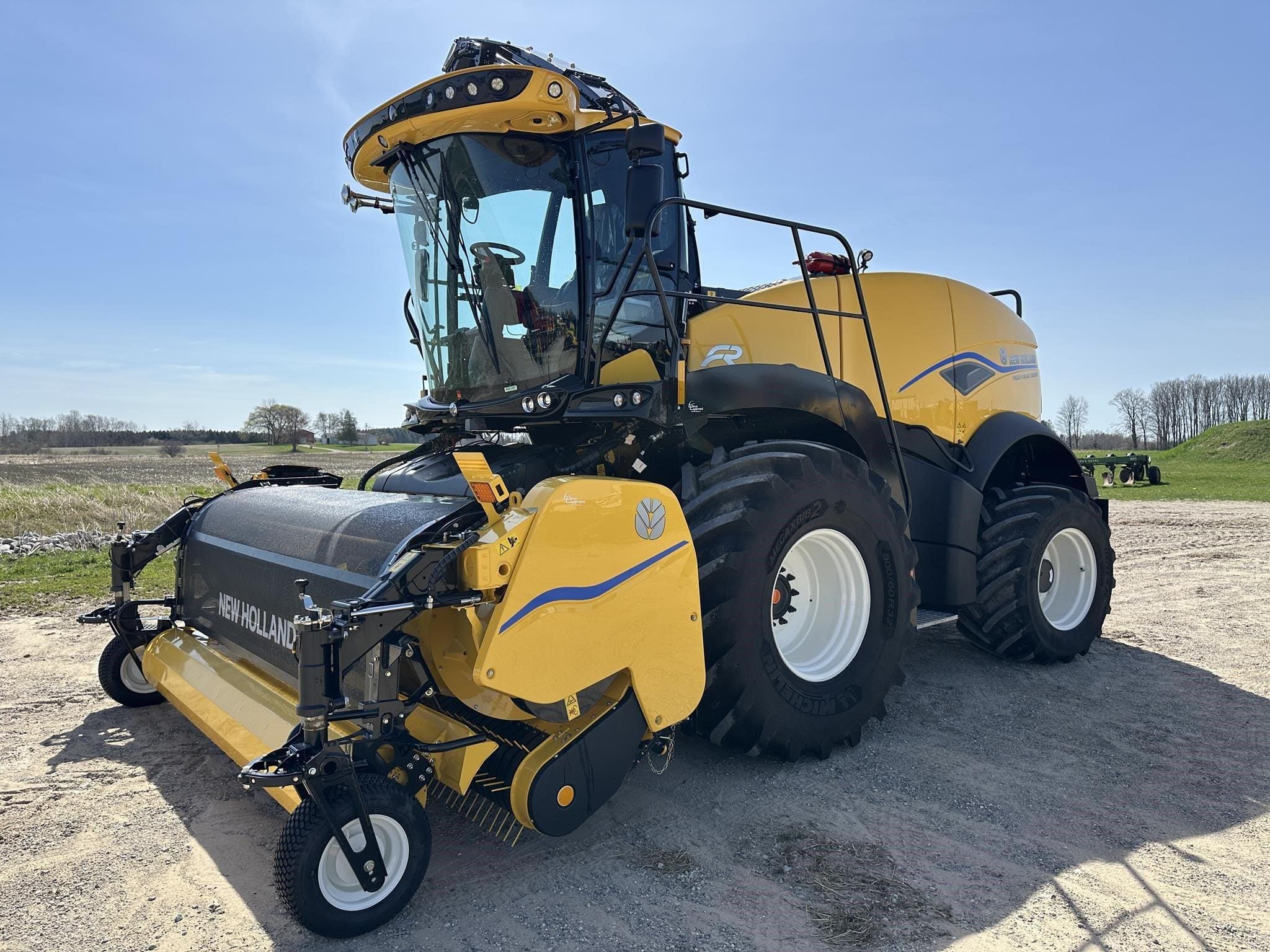 Main image New Holland FR650