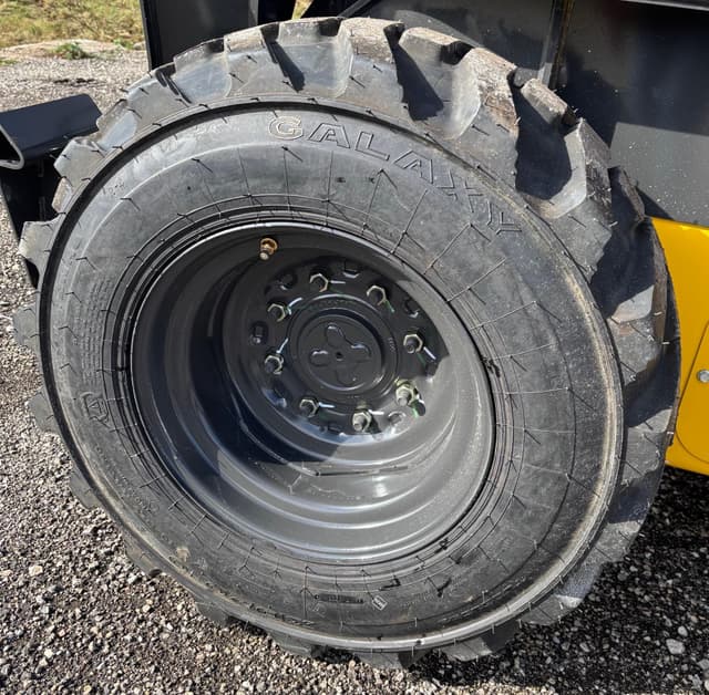 Image of New Holland L320 equipment image 3