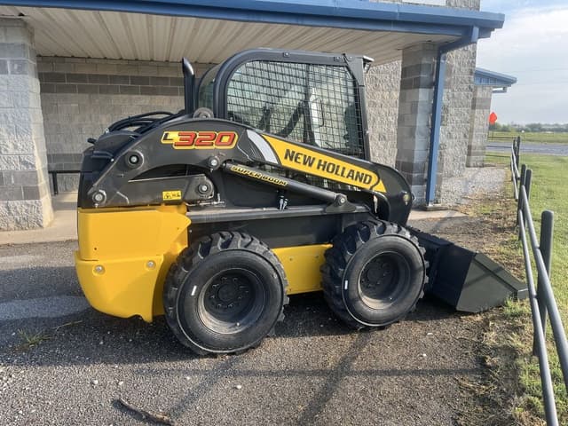 Image of New Holland L320 equipment image 3
