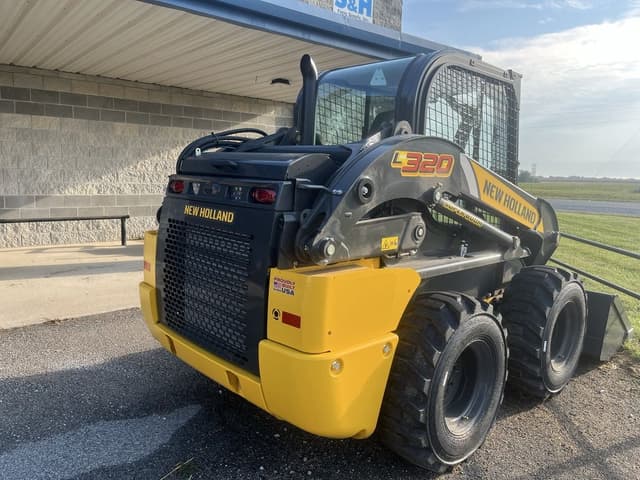 Image of New Holland L320 equipment image 1