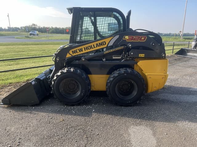 Image of New Holland L320 equipment image 3