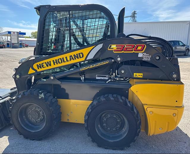 Image of New Holland L320 equipment image 1