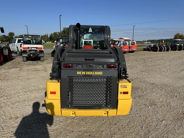 Image of New Holland L320 equipment image 3