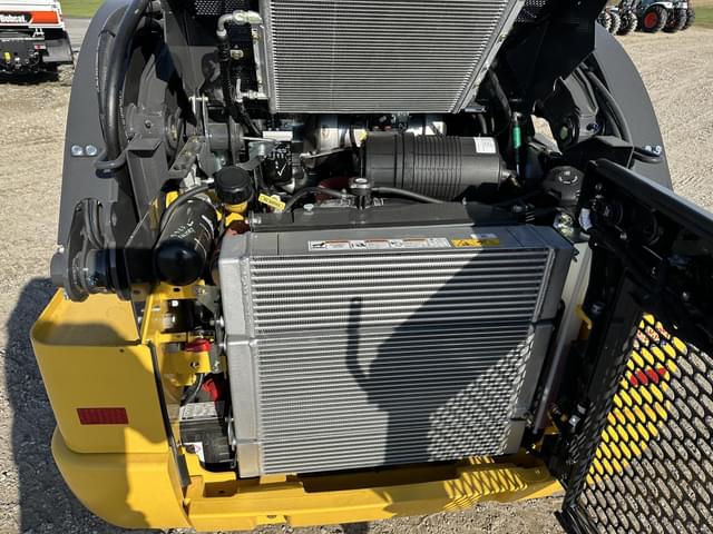 Image of New Holland L320 equipment image 3