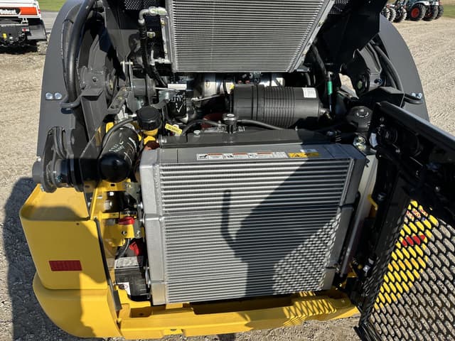 Image of New Holland L320 equipment image 4