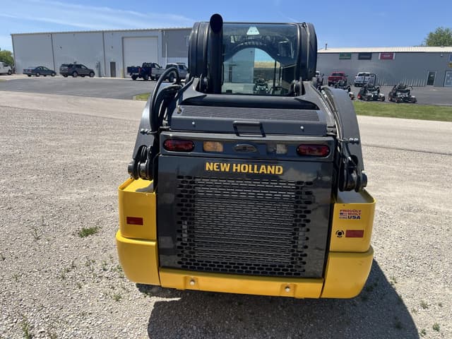 Image of New Holland L320 equipment image 3