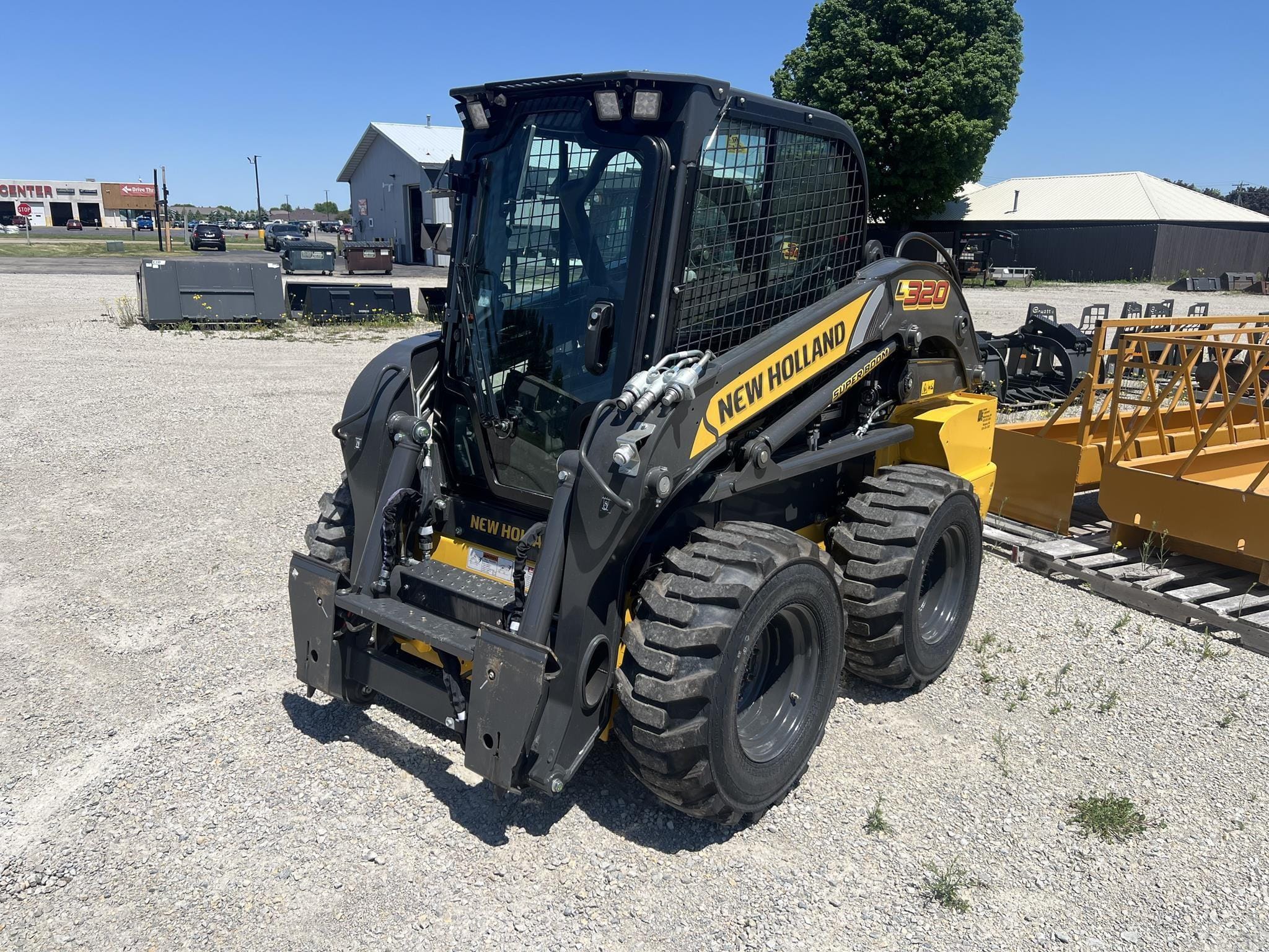2025 New Holland L320 Equipment Image0