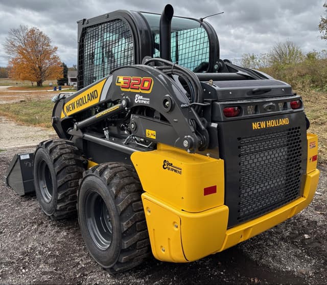 Image of New Holland L320 equipment image 4