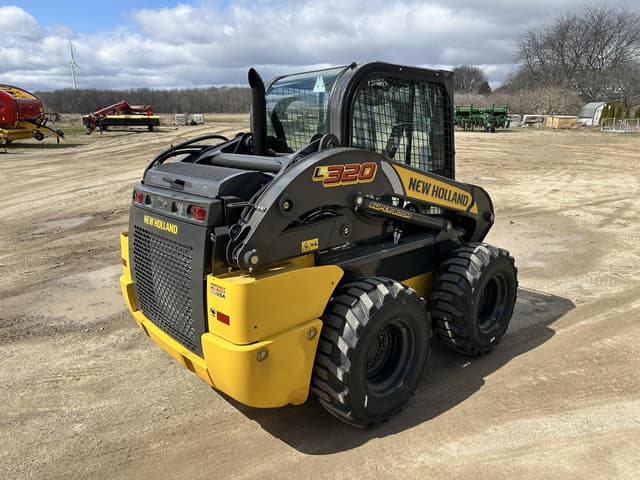 Image of New Holland L320 equipment image 4