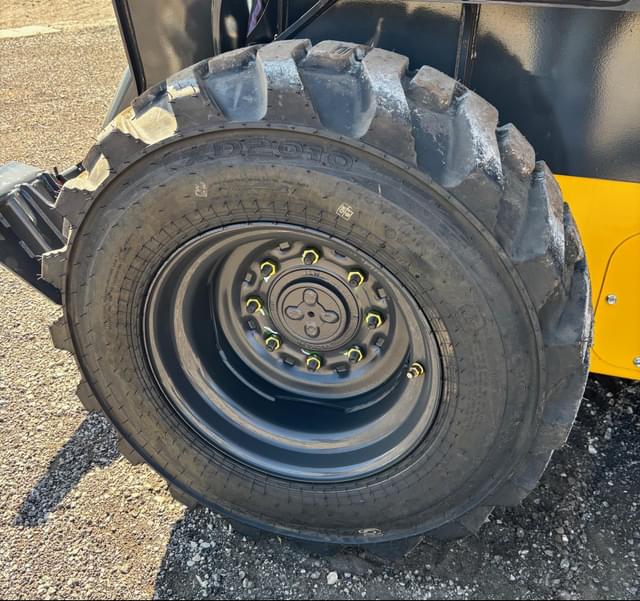 Image of New Holland L320 equipment image 2