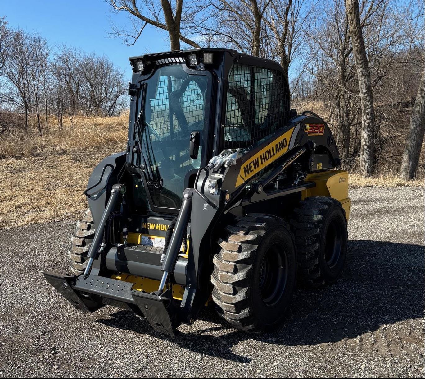 2025 New Holland L320 Equipment Image0