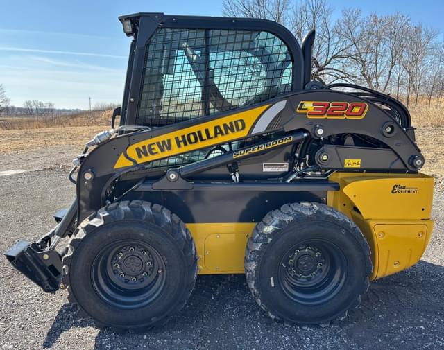 Image of New Holland L320 equipment image 1