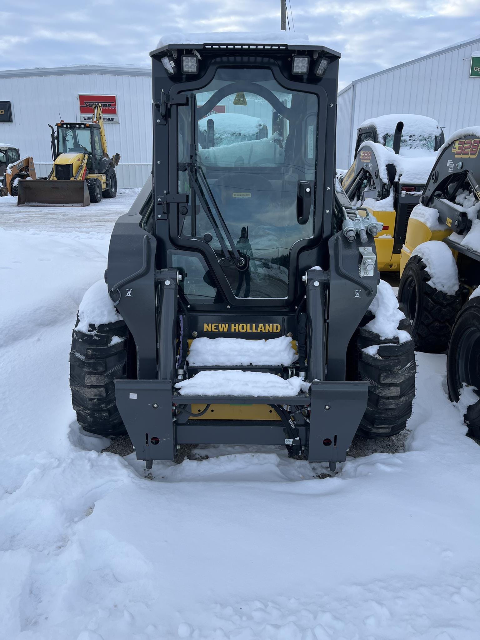 2025 New Holland L320 Equipment Image0