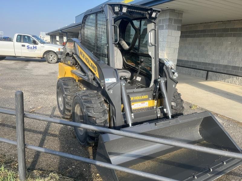 2025 New Holland L320 Equipment Image0