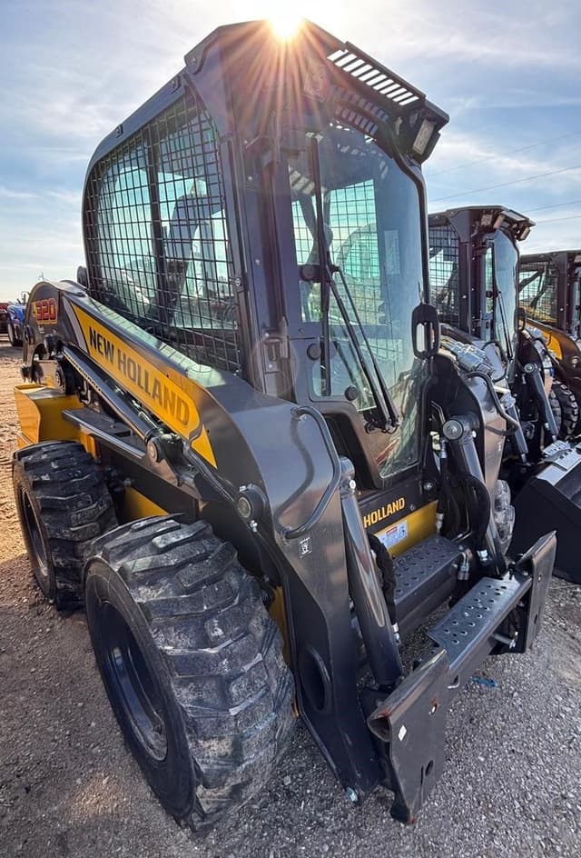 Image of New Holland L320 equipment image 4