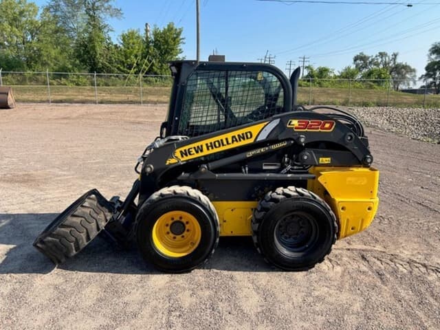 Image of New Holland L320 equipment image 1