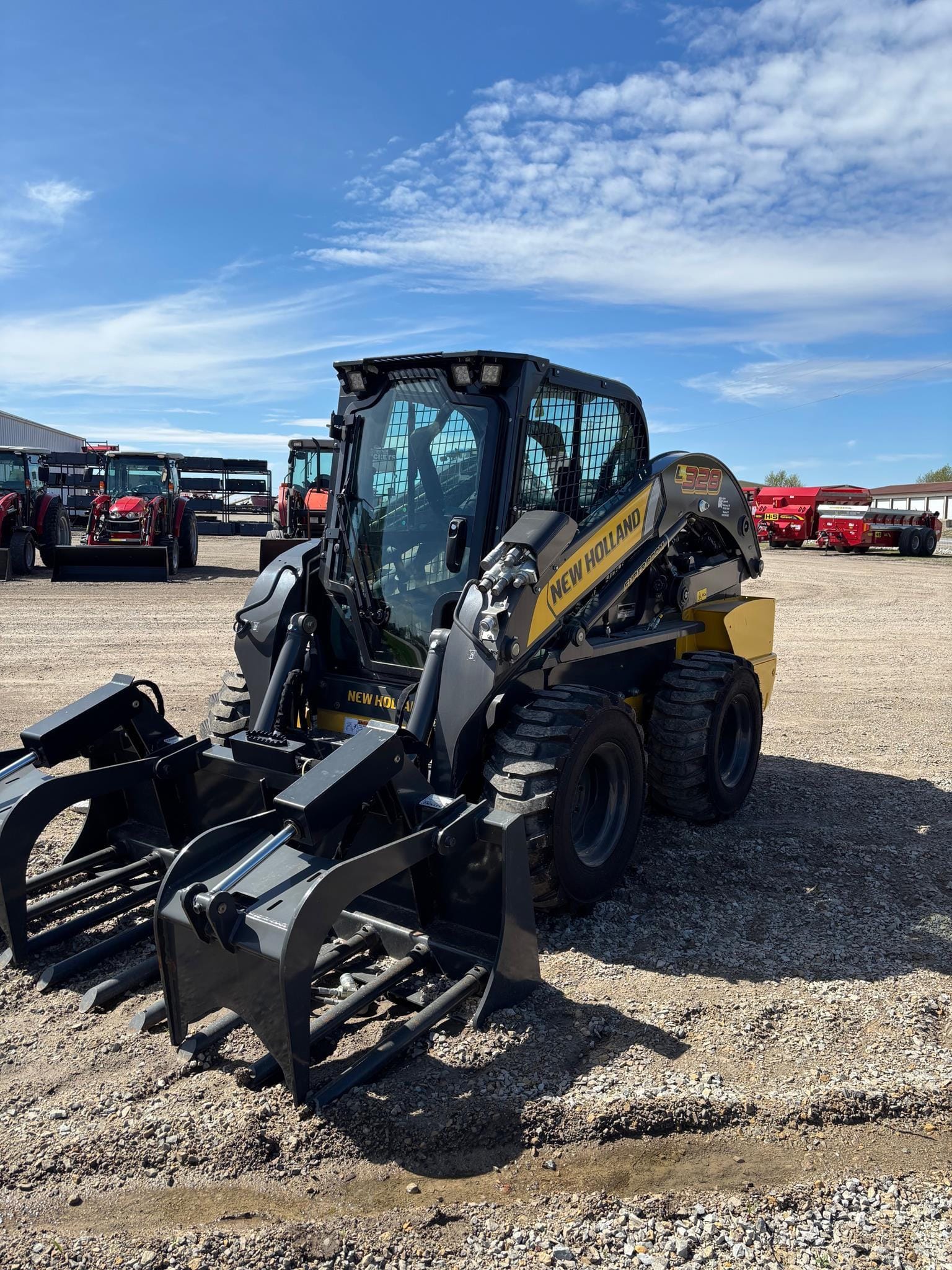 2025 New Holland L328 Equipment Image0