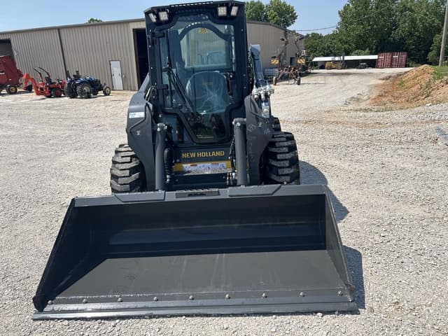 Image of New Holland L328 equipment image 2