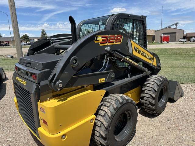 Image of New Holland L328 equipment image 1