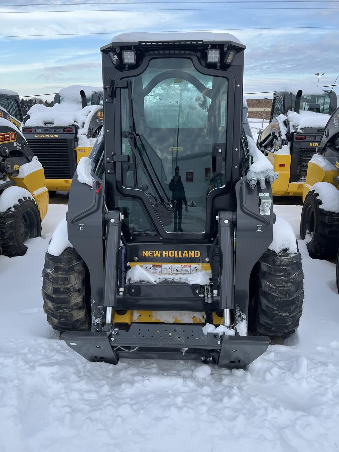 Image of New Holland L328 Image 1