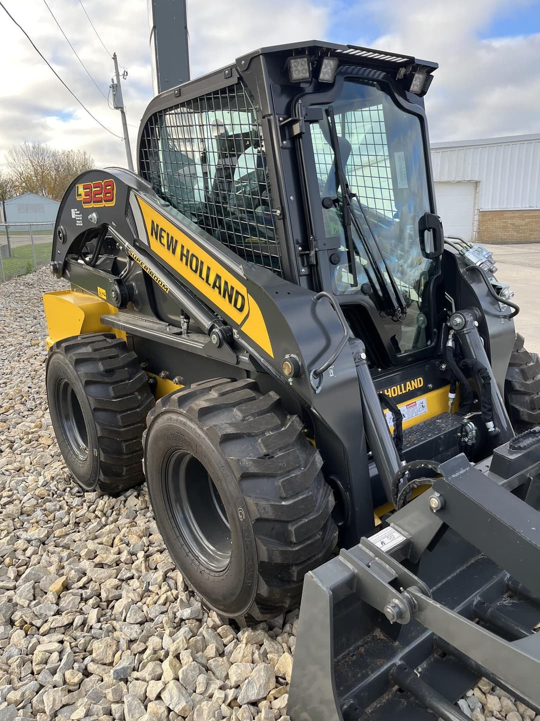 Image of New Holland L328 Image 0