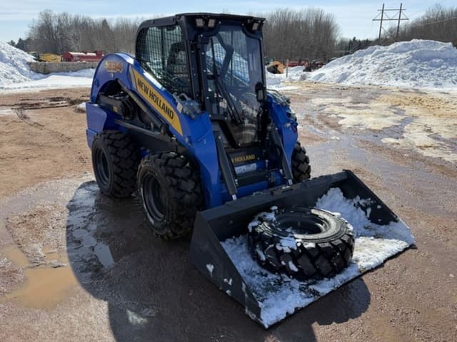 Image of New Holland L334 equipment image 2