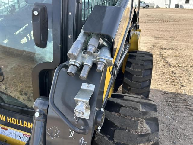 Image of New Holland L334 equipment image 2