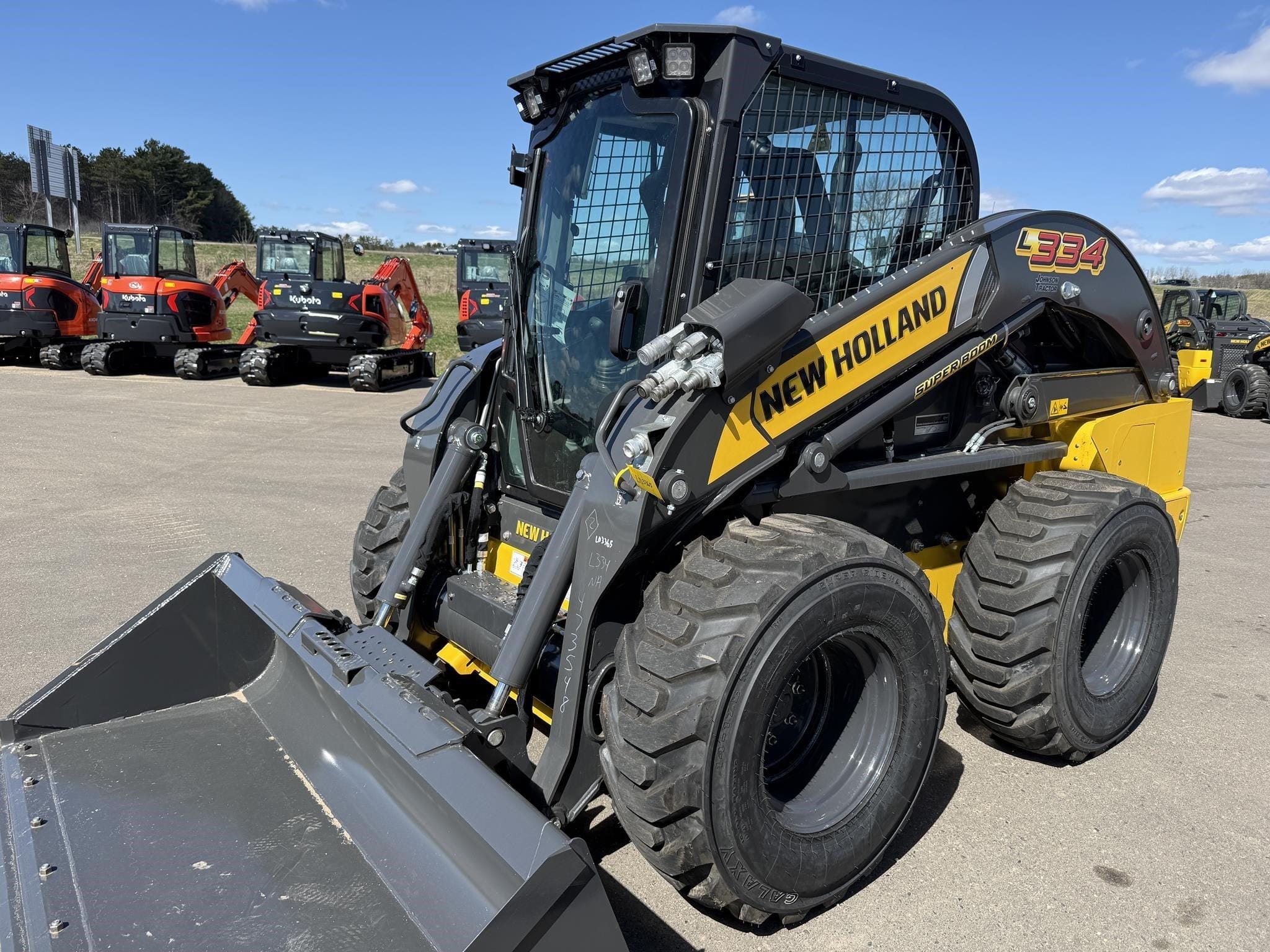 2025 New Holland L334 Equipment Image0