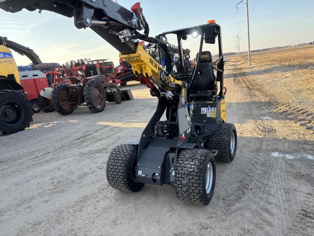 Image of New Holland ML12T equipment image 4