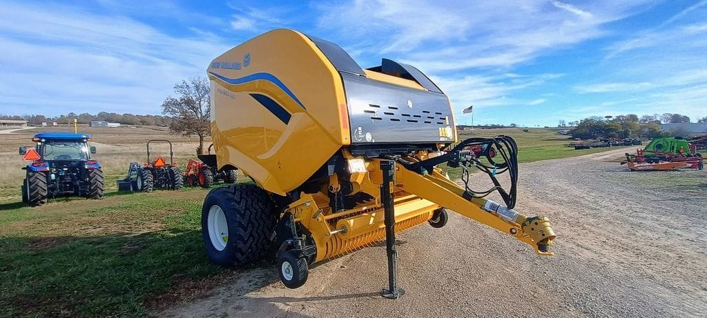 2025 New Holland Pro-Belt 450 Equipment Image0