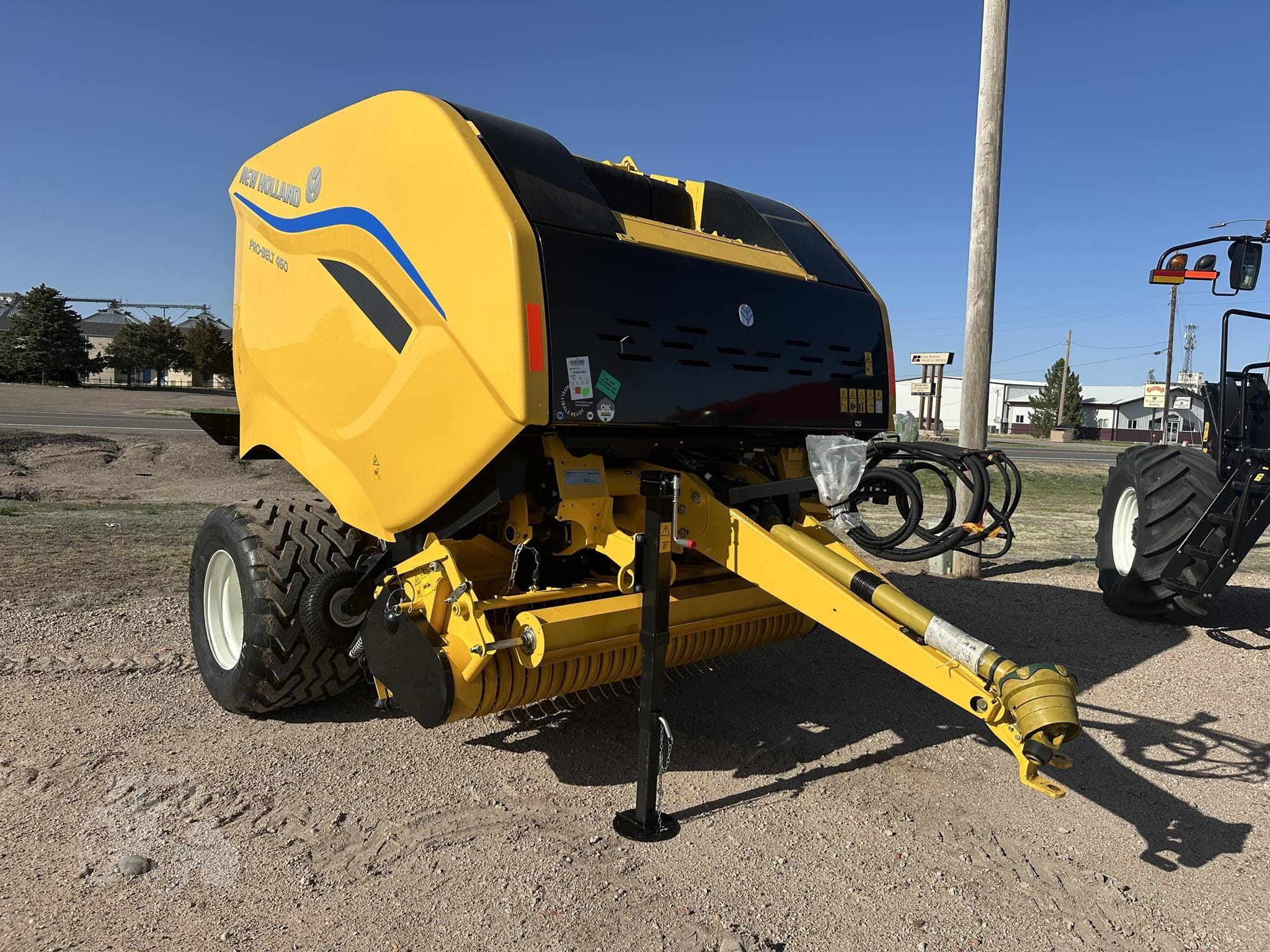 2025 New Holland Pro-Belt 460 Equipment Image0