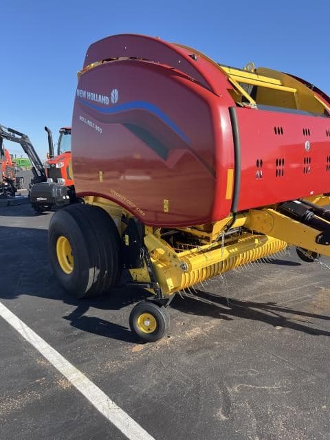 Image of New Holland RB560 equipment image 2