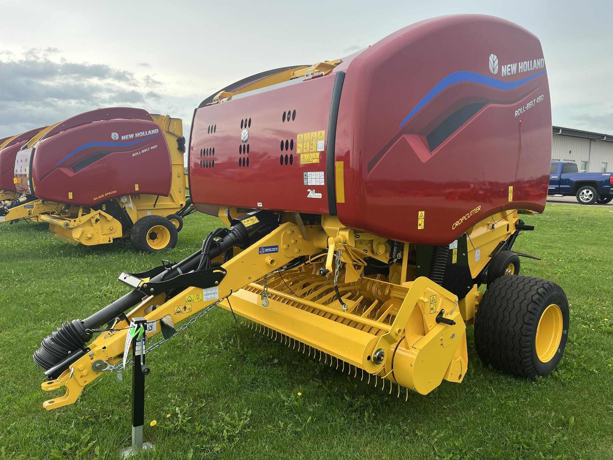 2025 New Holland RB450 CropCutter Equipment Image0