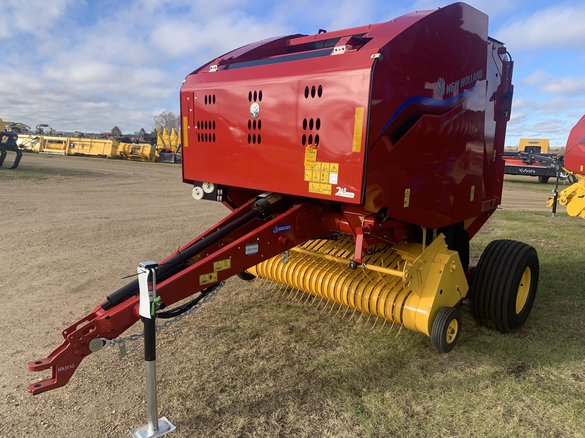 2025 New Holland RB450 Utility Plus Equipment Image0