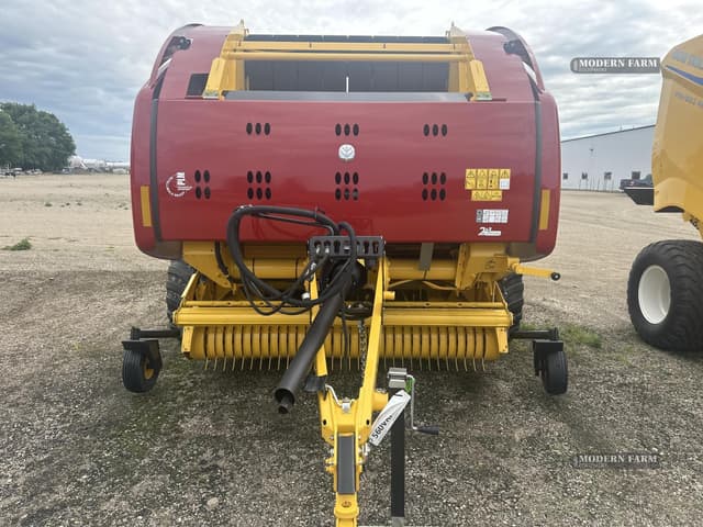 Image of New Holland RB560 Specialty Crop Plus equipment image 3