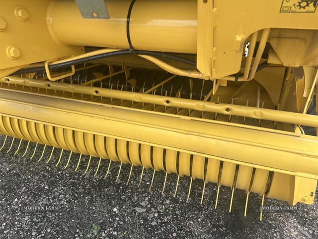 Image of New Holland RB560 Specialty Crop Plus equipment image 2