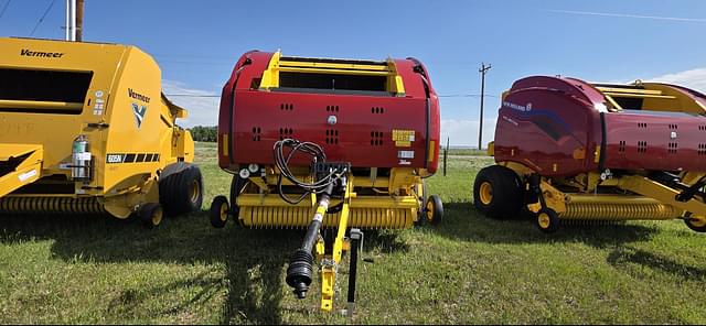 Image of New Holland RB560 Specialty Crop equipment image 2